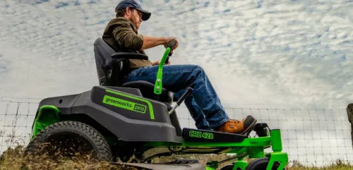 Газонокосилка с сиденьем Greenworks Zero Turn CrossoverT GC82ZT107 82V 7404107 (107 см) бесщеточная аккумуляторная — детальное фото